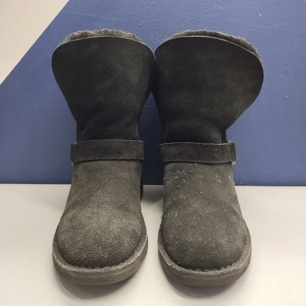UGG Syden Winter Boots Womens US Size 7 Black Suede Buckle Strap Slip On 1120702